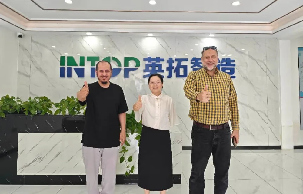 عميل سعودي يزور شركة Intop Machinery لتخطيط خط إنتاج المشروبات الغازية