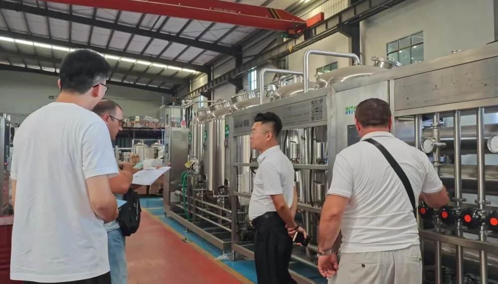 عميل أذربيجاني يزور شركة Top Machinery لتفقد خط إنتاج عصير الرمان